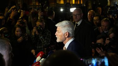 General retirado Pavel gana elección presidencial checa