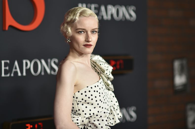 Julia Garner llega al estreno de Weapons el jueves 31 de julio de 2025, en The United Theatre en Broadway en Los Ángeles. (Foto Richard Shotwell/Invision/AP)