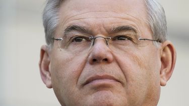 bob menendez pide desestimar pesquisa por corrupcion