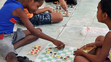 ¿con que juegan los ninos en cuba?
