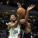 Con 37 puntos de Antetokounmpo, Bucks vencen a Trail Blazers