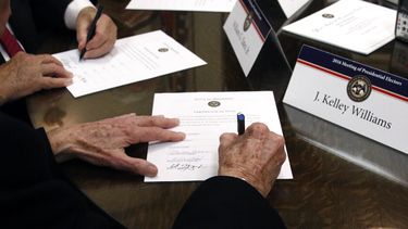 Colegio Electoral se dispone a ratificar victoria de Biden