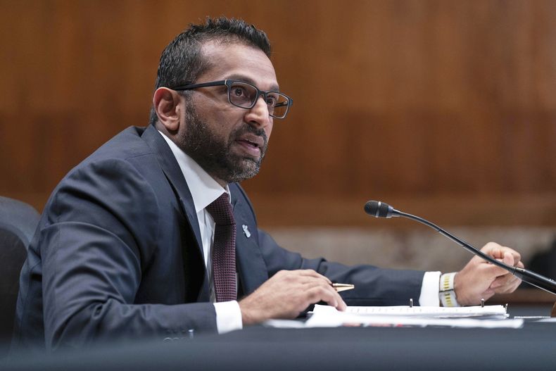 El director del FBI, Kash Patel, testifica ante una comisión del Senado, en el Capitolio, en Washington, el jueves 8 de mayo de 2025. (AP Foto/Jose Luis Magana)
