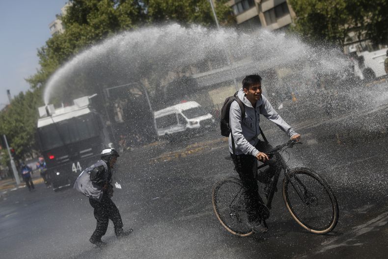 AMS-GEN CHILE-ESTALLIDO ANIVERSARIO