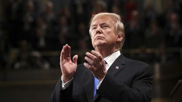 Trump pide poner la política “a un lado” sobre inmigración