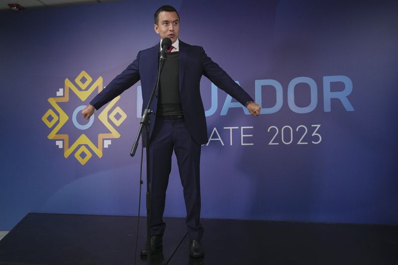Daniel Noboa, candidato presidencial de la alianza Acción Democrática Nacional, habla antes del debate presidencial en Quito, Ecuador, el domingo 13 de agosto de 2023. (AP Foto/Dolores Ochoa)