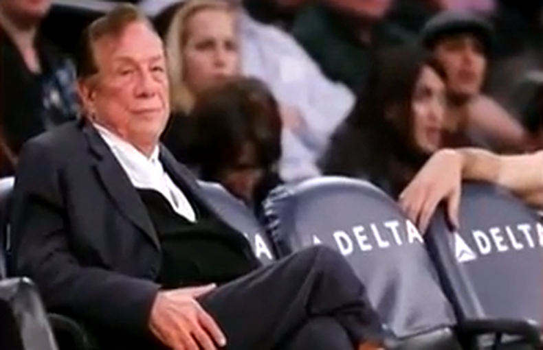 Un escándalo con acusaciones de racismo recayó sobre el dueño del equipo de baloncesto "Los Clippers de los Angeles?.