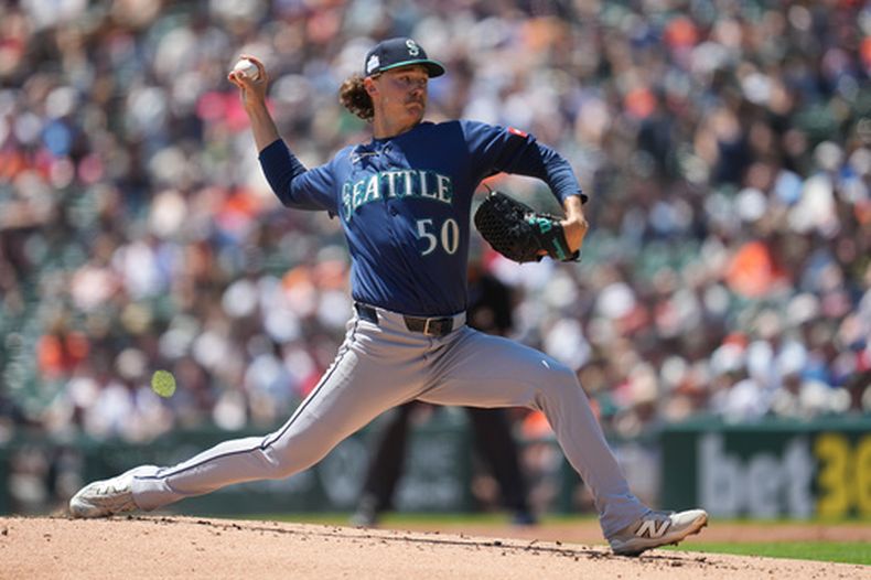 El pitcher de los Marineros de Seattle Bryce Miller lanza en la primera entrada ante los Tigres de Detroit el sábado 6 de junio del 2026. (AP Foto/Paul Sancya)