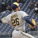 Cerveceros ganan a Piratas; Ashby lleva sin hit hasta la 6ta