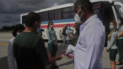 llega a la habana primer vuelo con cubanos deportados desde miami