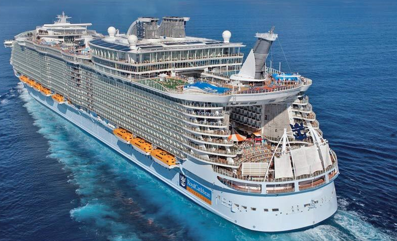 Uno de los mayores cruceros del mundo, Allure of the Seas, de Royal Caribbean, recogió la semana pasada a 15 migrantes a bordo de una endeble balsa "a punto de hundirse" en el mar Caribe, de acuerdo con pasajeros.