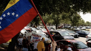 Venezolanos en EEUU observan con ansiedad crisis en su país y se preparan para nueva oleada migratoria