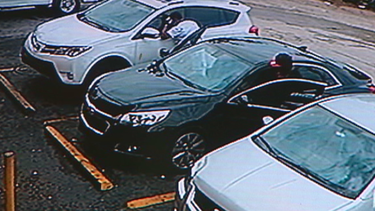 vandalizan auto en centro comercial de hialeah gardens en restaurante dominicano