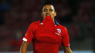 americateve | Alexis Sanchez, de Chile, durante un partido amistoso frente a Egipto en Santiago, Chile, el viernes 30 de mayo de 2014. Sanchez es uno de los 23 jugadores incluidos en la n&oacute;mina final de Chile para disputar la Copa del Mundo de Brasil. (AP Foto/Lu