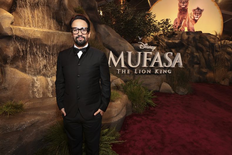 Lin-Manuel Miranda llega al estreno de Mufasa, El Rey León el lunes 9 de diciembre de 2024 en el Teatro Dolby de Los Ángeles. (Alex J. Berliner/ABImages) vía AP Images