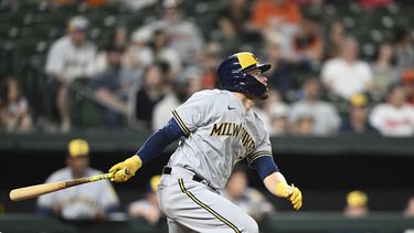 Con triple de Wong, Cerveceros se imponen a Orioles