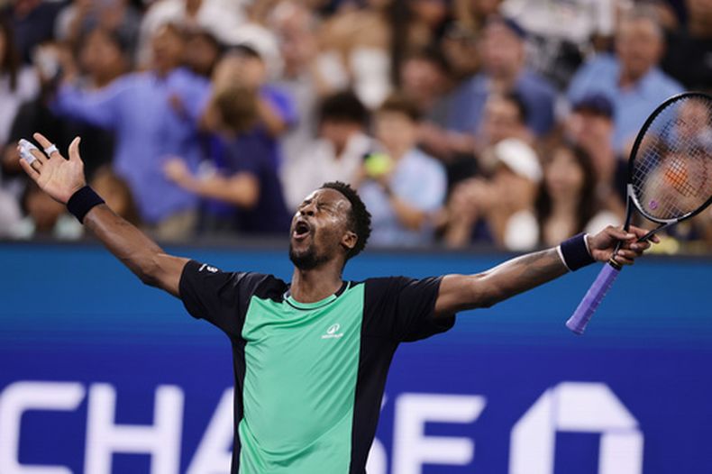 Gael Monfils celebra su victoria ante Adolfo Daniel Vallejo en la primera ronda del US Open, el martes 1 de septiembre de 2026, en Nueva York. (AP Foto/Adam Hunger)