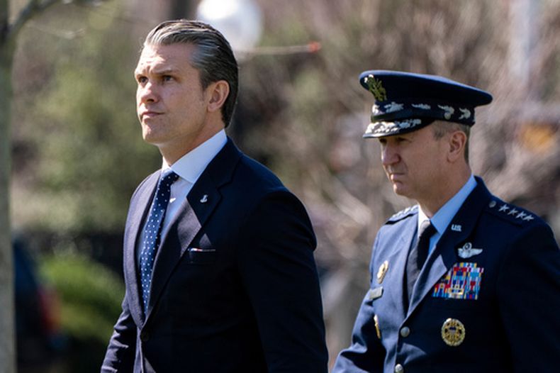 El secretario de Defensa de Estados Unidos Pete Hegseth en la Casa Blanca en Washington, el 18 de marzo del 2026. (AP foto/Alex Brandon)