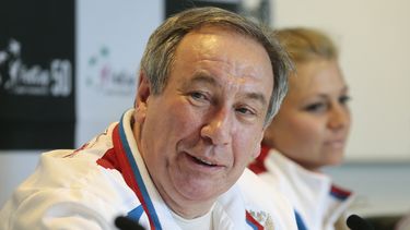 americateve | El capit&aacute;n del equipo de Rusia de la Copa Federaci&oacute;n, Shamil Tarpischev, habla en una rueda de prensa el 16 de abril de 2013 en Mosc&uacute;. (AP Photo/Mikhail Metzel, File)