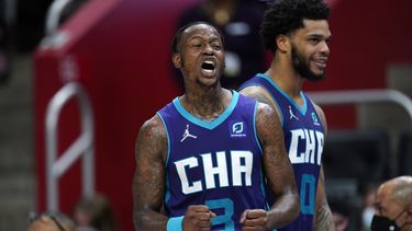 Ball y Rozier llevan a Hornets a paliza sobre Pistons