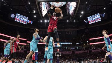 Butler, Adebayo y Heat frustran a Hornets