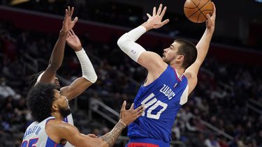 Morris y Kennard lideran remontada de Clippers ante Pistons