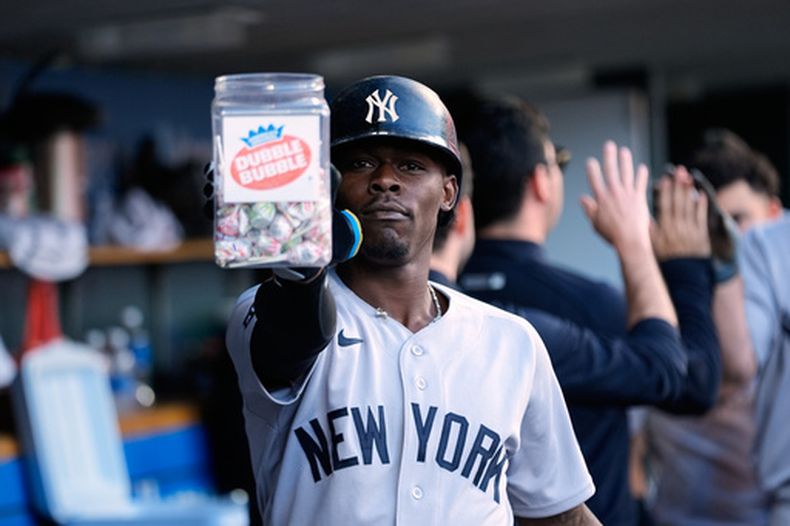 Jazz Chisholm Jr., de los Yankees de Nueva York, celebra su jonrón de dos carreras contra los Tigres de Detroit durante la sexta entrada de un partido de béisbol, el martes 23 de junio de 2026, en Detroit. (Foto AP/Paul Sancya)