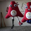 París 2024 tiene a dos gorros frigios como mascotas