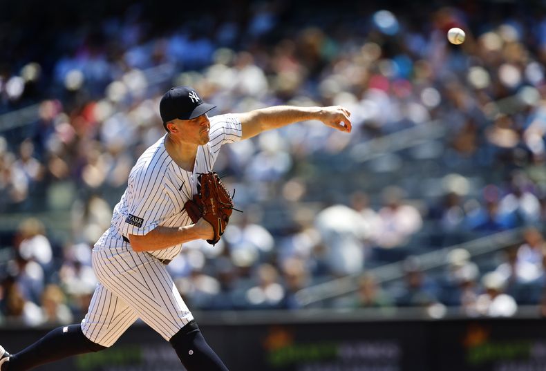Carlos Rodón, de los Yankees de Nueva York, lanza en el primer inning del juego del sábado 10 de agosto de 2024, ante los Rangers de Texas (AP Foto/Noah K. Murray)