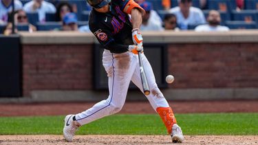 Tyrone Taylor, de los Mets de Nueva York, conecta un jonrón de tres carreras durante la sexta entrada de un partido de béisbol contra los Dodgers de Los Ángeles, el domingo 26 de julio de 2026, en Nueva York. (Foto AP/Yuki Iwamura)