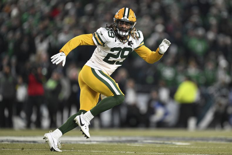 ARCHIVO - Xavier McKinney, de los Packers de Green Bay, corre durante el partido de comodines ante los Eagles de Filadelfia, el domingo 12 de enero de 2025 (AP Foto/Terrance Williams, archivo)