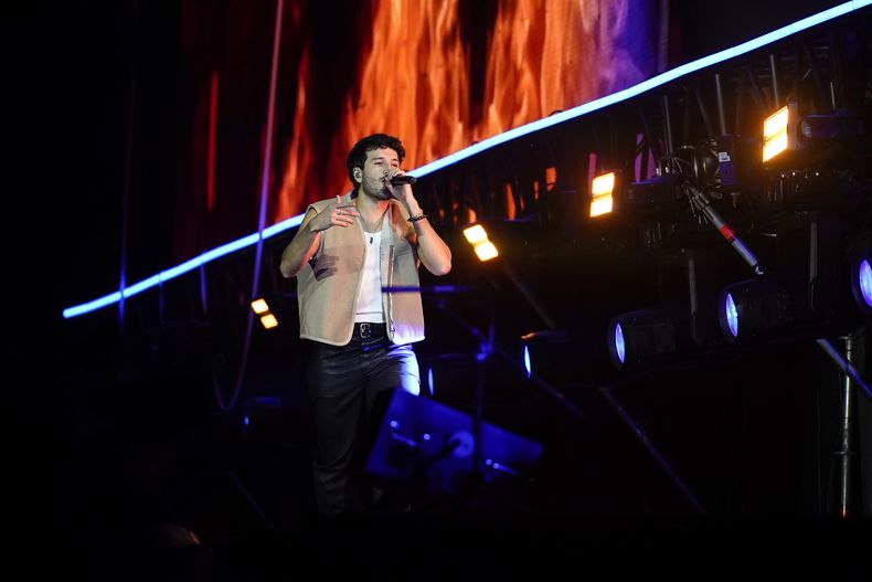 El cantante colombiano Sebastián Yatra durante su concierto en el Coca-Cola Flow Fest en la Ciudad de México el sábado 23 de noviembre de 2024. (Foto AP/Félix Márquez)