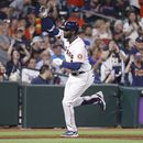 Álvarez aporta jonrón y gran tiro a victoria de Astros