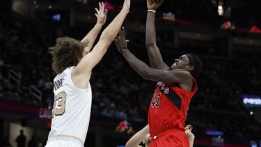 Gracias a Siakam y Anunoby los Raptors superan a Cavs