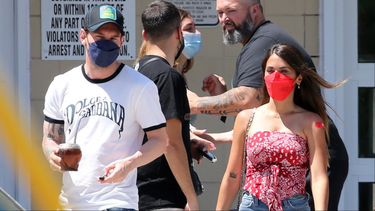 las fotos de lionel messi y antonela roccuzzo en un centro de vacunacion contra el coronavirus en miami