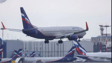 tras el anuncio de putin, reportan que el kremlin prohibio a las aerolineas rusas vender pasajes a hombres de entre 18 y 65 anos