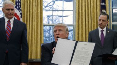 Departamento de Seguridad Nacional de EE.UU. suspende decreto inmigratorio de Trump