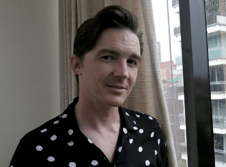 El cantautor estadounidense Drake Bell posa para un retrato durante una entrevista en la Ciudad de México el 27 de julio de 2023. (Foto AP/Berenice Bautista)