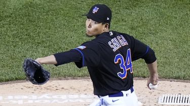El japonés Kodai Senga, de los Mets de Nueva York, hace un lanzamiento en el juego del viernes 5 de mayo de 2023, ante los Rockies de Colorado (AP Foto/Frank Franklin II)