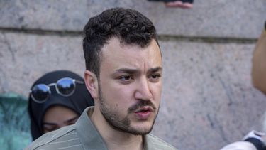 Mahmoud Khalil, activista propalestino, en la Universidad de Columbia en la ciudad de Nueva York, el 29 de abril del 2024. (AP foto/Ted Shaffrey)
