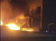 un incendio arrasa una planta quimica en nueva jersey