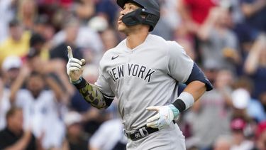 Aaron Judge, de los Yanquis de Nueva York, recorre las bases luego de disparar un jonrón solitario contra los Rojos de Cincinnati, el viernes 19 de mayo de 2023 (AP Foto/Jeff Dean)