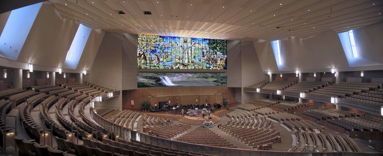 Esta foto proporcionada por la Iglesia Metodista Unida de la Resurrección muestra La Ventana de la Resurrección en el campus de Resurrection en Leawood, Kansas. (La Iglesia Metodista Unida de la Resurrección vía AP)