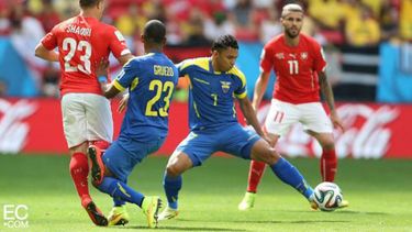 americateve | La selección de Ecuador cayó 1-2 ante su similar de Suiza en el estadio Nacional Mané Garrincha, de Brasilia. El marcó el debut de ambos combinados en el grupo E del Mundial Brasil 2014.