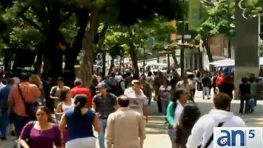 americateve | Venezuela está a un paso de la debacle económica tras el nuevo índice de inflación que supera el sesenta por ciento aunque pudiera cerrar este año en 80 por ciento, esto según recientes reportes financieros.