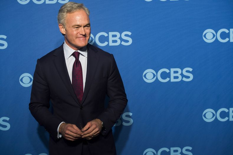 ARCHIVO - Scott Pelley, presentador de CBS Evening News, en el CBS Upfront en Nueva York, el 15 de mayo de 2013. (Foto Charles Sykes/Invision/AP, archivo)
