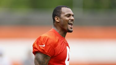 Watson entrena con Browns, en medio de controversia