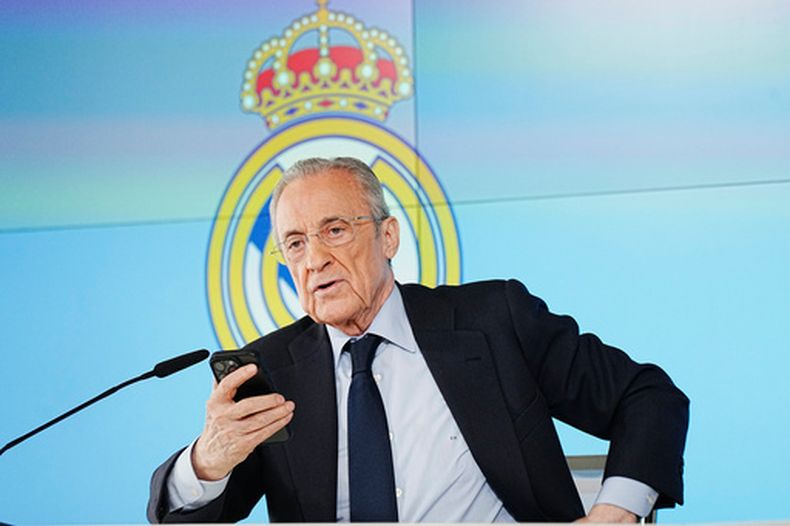 El presidente del Real Madrid Florentino Pérez durante una rueda de prensa, el martes 12 de mayo de 2026, en Madrid. (AP Foto/Bernat Armangue)