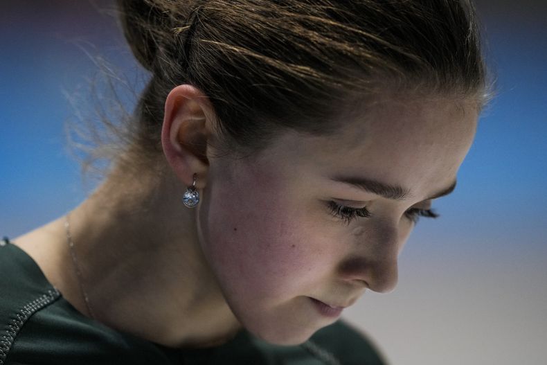 En foto del 12 de febrero del 20223, la rusa Kamila Valieva en un entrenamiento durante los Juegos Olímpicos de Invierno 2022. (AP Foto/Bernat Armangue)