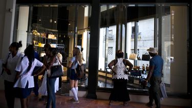 Lacoste, Mont Blanc... Cuba tiene su primer mall de lujo